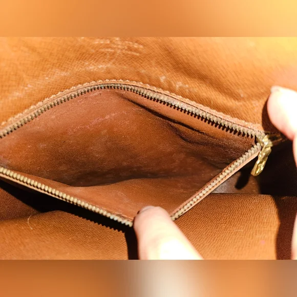 VINTAGE LOUIS VUITTON SAINT CLOUD CROSSBODY - Picture 11 of 14